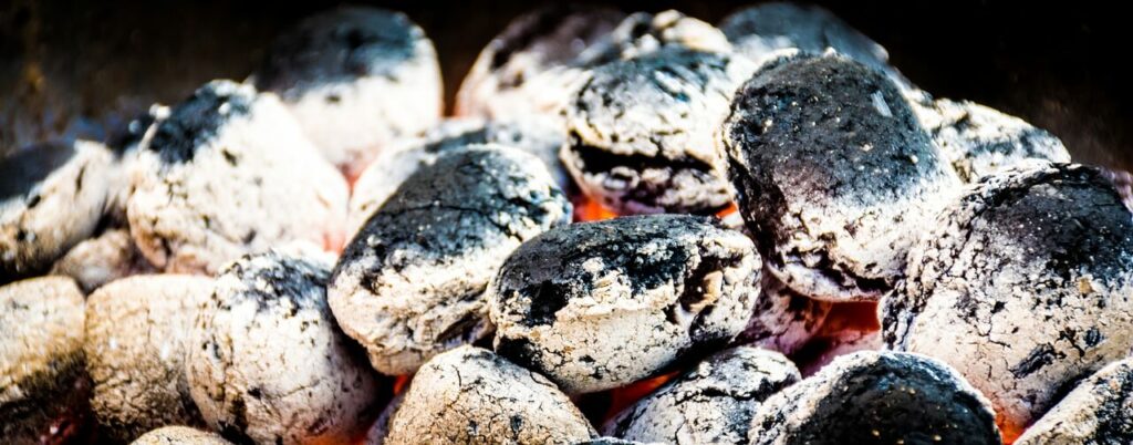 grillbriketts durchgeglüht