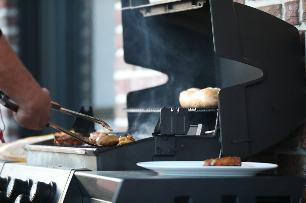 grillstation mit grillhaube